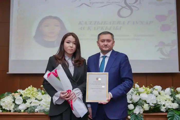 ИСПОЛНЕНИЕ ПОРУЧЕНИЯ ПРЕЗИДЕНТА: ЖЕНЩИНАМ-УЧЕНЫМ ВРУЧЕНЫ СЕРТИФИКАТЫ НА ЖИЛЬЕ (5)