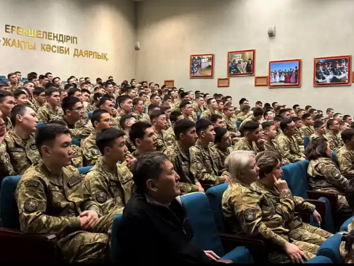 Выставка древнего вооружения в Военном колледже: формирование патриотизма у молодежи через историю Атырау