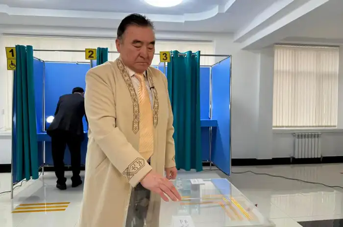 Старейшина благословил: референдум с подарками и добрыми словами! Атырау