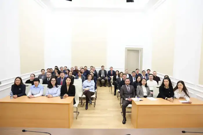 Выездная лекция магистрантов Академии правосудия в Конституционном Суде Казахстана Атырау