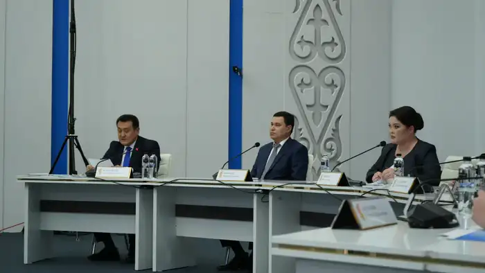 Круглый стол в Службе центральных коммуникаций при Президенте РК по подготовке к паводкам (6)