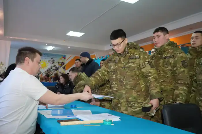 Военнослужащие Вооруженных сил в числе первых проголосовали на республиканском референдуме (2)