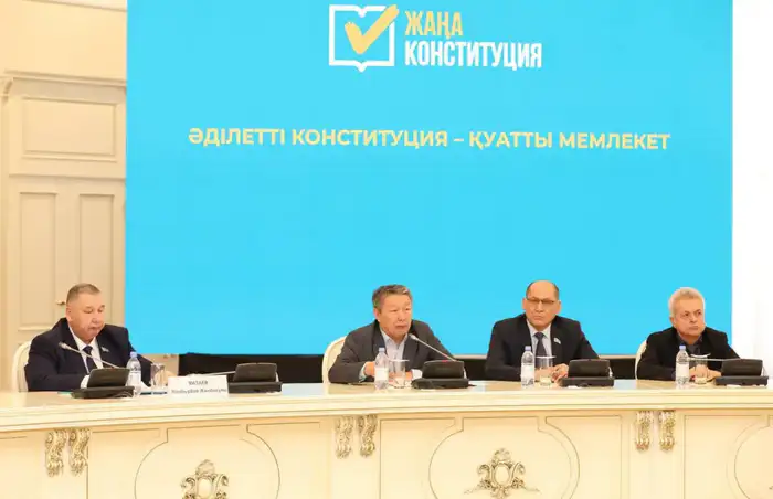 Аким Мангистау обсуждает новую Конституцию с экспертами Атырау