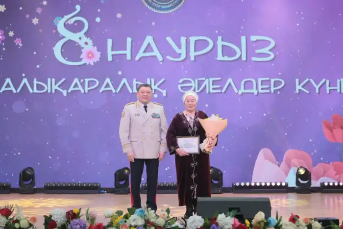 В МВД поздравили женщин-стражей порядка с весенним пробуждением Атырау