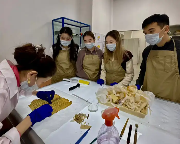 Мастер-класс по сохранению книг в НЦР Атырау