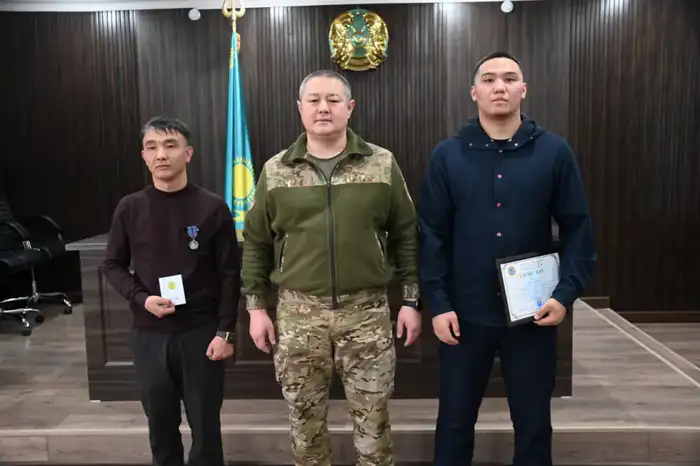 Героизм военнослужащего помог избежать трагедии при пожаре в Таразе Атырау