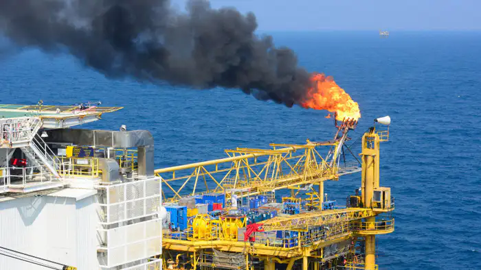 Иран угрожает авиаударами по нефтяным объектам в Персидском заливе: началась эвакуация Атырау
