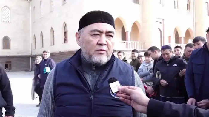 Экс-глава ГКНБ Камчыбек Ташиев поздравил кыргызстанцев с праздником Ораза айт и попросил прощения, что вызвало широкий резонанс в социальных сетях. Атырау