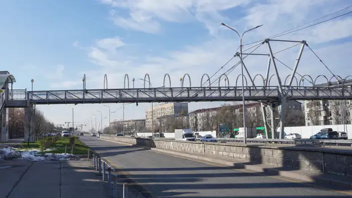С высоты моста: жизнь оборвалась в мгновение ока в Бостандыкском районе Алматы Атырау