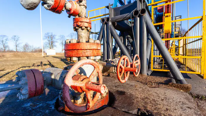 Кувейт и ОАЭ на грани сокращения нефтедобычи из-за иранского кризиса Атырау