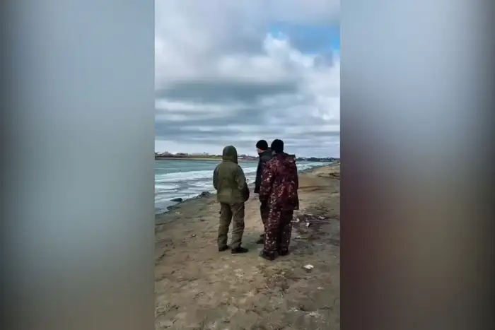 Осторожно, тонкий лёд на реке Жайык: полиция Атырау предупреждает рыбаков Атырау