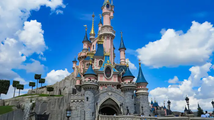 Парижский Disneyland обновился: Парк Walt Disney Studios стал Disney Adventure World с открытием новой зоны 'Мир Frozen'. Атырау