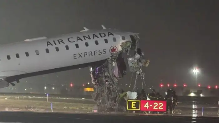 В небе над Нью-Йорком: авиалайнер Air Canada Express и пожарная машина устроили столкновение в танце судьбы Атырау
