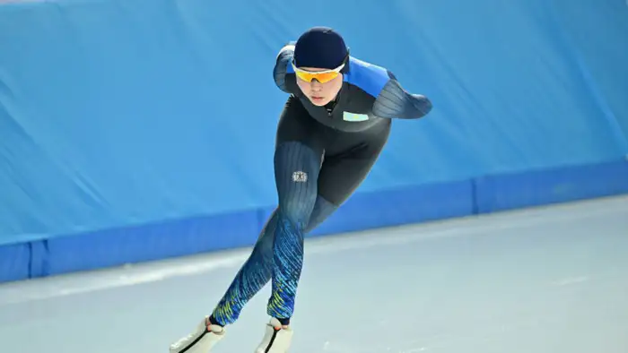 Сборная Казахстана по конькобежному спорту завоевала золото на чемпионате мира, а женская команда одержала победу в командном спринте юниорского чемпионата мира в Инцелле, Германия! Атырау
