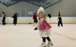 Ледяные узоры национальной культуры: массовое катание в Алматы