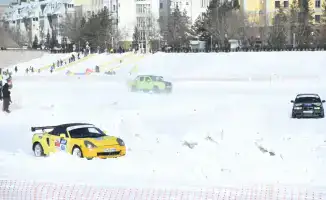 Традиционная ледовая гонка прошла на реке Есиль в Астане