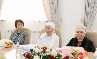 Встреча главы региона с женщинами-матерями в преддверии праздника