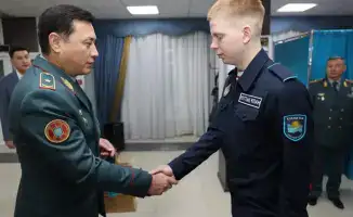 Солдат из Нацгвардии голосует в день рождения