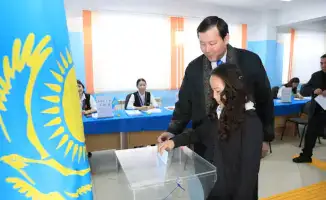 Актобе: аким Шахаров проголосовал на референдуме