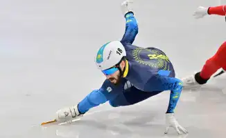 Казахстанская сборная на чемпионате мира по шорт-треку