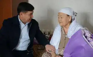 Аким Ордабасинского района поздравил матерей с Международным женским днем