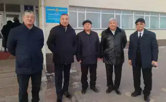 Аксакалы первыми проголосовали на участке 424 в Каскелене