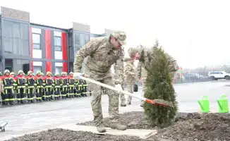 Спасатели Казахстана высаживают деревья в рамках «Тазару күні»