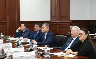 Премьер-министр Олжас Бектенов обсуждает готовность регионов к паводкам на республиканском штабе