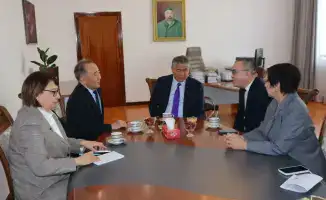 Обсуждение путей сохранения и развития тюркского литературного наследия на лекции в Национальной академической библиотеке РК