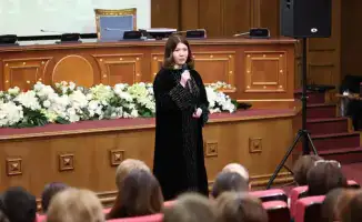 В Министерстве просвещения отметили подвиг учителя Марии Бедриной, спасающей застрявших в метели