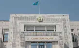 Обращение гражданина в Конституционный Суд поднимает вопрос о правомочиях в регулировании условно-досрочного освобождения