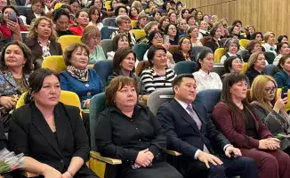 В Астане женщины-педагоги зажгли вечер наград и тепла