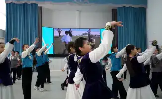 20,000 Students in Pavlodar Region Celebrate Nauryz with Traditional Dance 'Қара жорға'