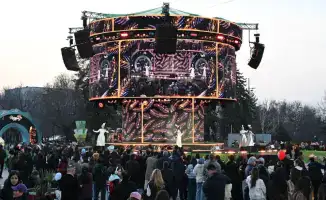 На площади Абая в Алматы проходит концерт и выставка ремесленников в честь Наурыза