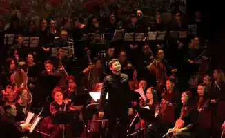 На сцене Almaty Theatre прошел концерт «FOLK SHOW NAURYZ» с участием казахского национального оркестра