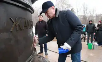 300 волонтёров очистили парк имени Жамбыла Жабаева в Усть-Каменогорске