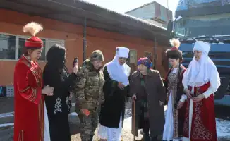 Военнослужащие Вооруженных сил провели благотворительную акцию в рамках Наурызнама, передав продуктовые корзины 15 семьям.