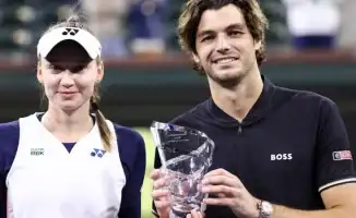 Елена Рыбакина одерживает победу над Игой Швёнтек и выигрывает турнир на 100 миллионов, а также Кубок Эйзенхауэра в дуэте с Тейлором Фрицем