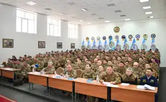 Генерал-лейтенант Каныш Абубакиров проверяет военную готовность в Казахстане