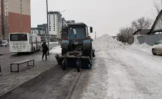 Работа дорожных служб Астаны в снегопад