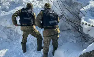 Военнослужащие 2-го спасательного батальона очищают каналы в районе Алтай для предотвращения паводков