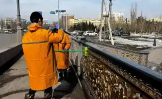 Генеральная уборка в Астане: Масштабные работы коммунальных служб по санитарной очистке города после зимы