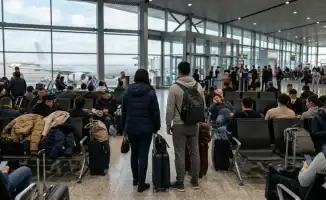 Kazakhstan Passengers Demand Answers After Over 10-Hour Delay for Phuket Flight