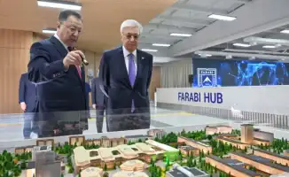 Токаев в мире технологий: Президент Казахстана исследует научные горизонты КазНУ в Алматы