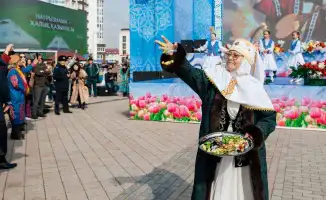 Наурыз в Атырау: более 25 тысяч на площади Исатая и Махамбета