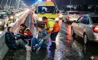 Мост в Атырау: любовь под дождем и электричеством