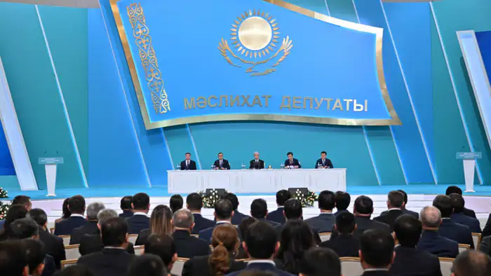 Токаев подчеркивает важность маслихатов в укреплении местного самоуправления и социальной ответственности Атырау