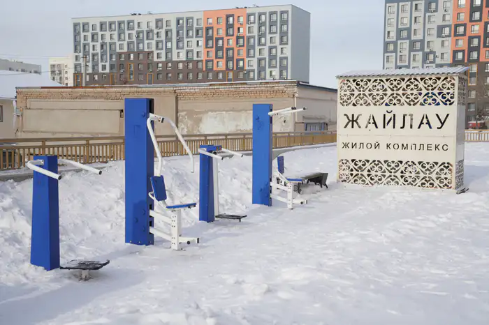 Площадка с тренажёрами во дворе ЖК "Жайлау"