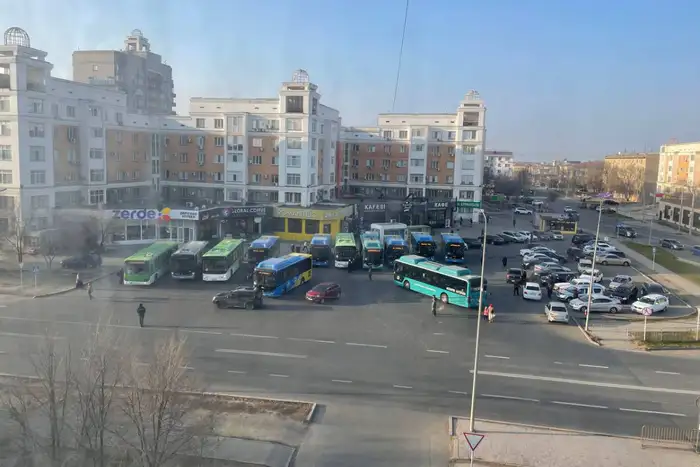 Жители Атырау требуют переноса конечной остановки: социальные последствия и общественные настроения Атырау