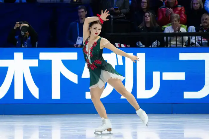 Софья Самоделкина 12-е место короткой программы чемпионата мира по фигурному катанию Атырау
